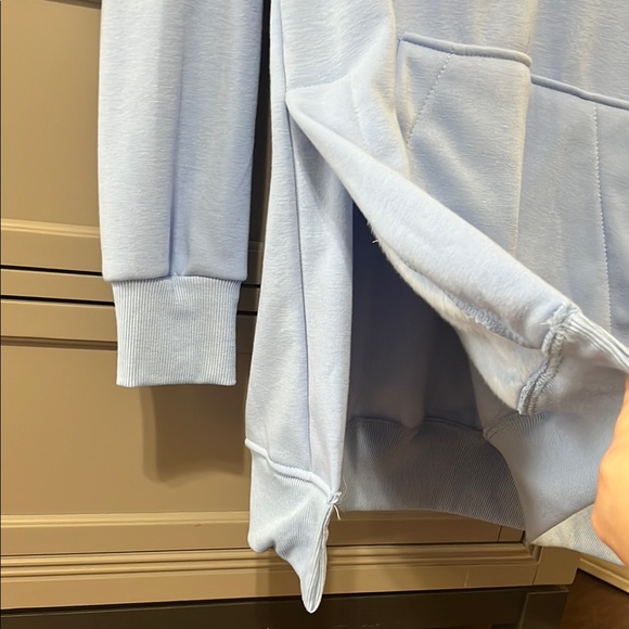 Light Blue Longer Hoodie “Warmy” with Front Pocket - Picture 4 of 6